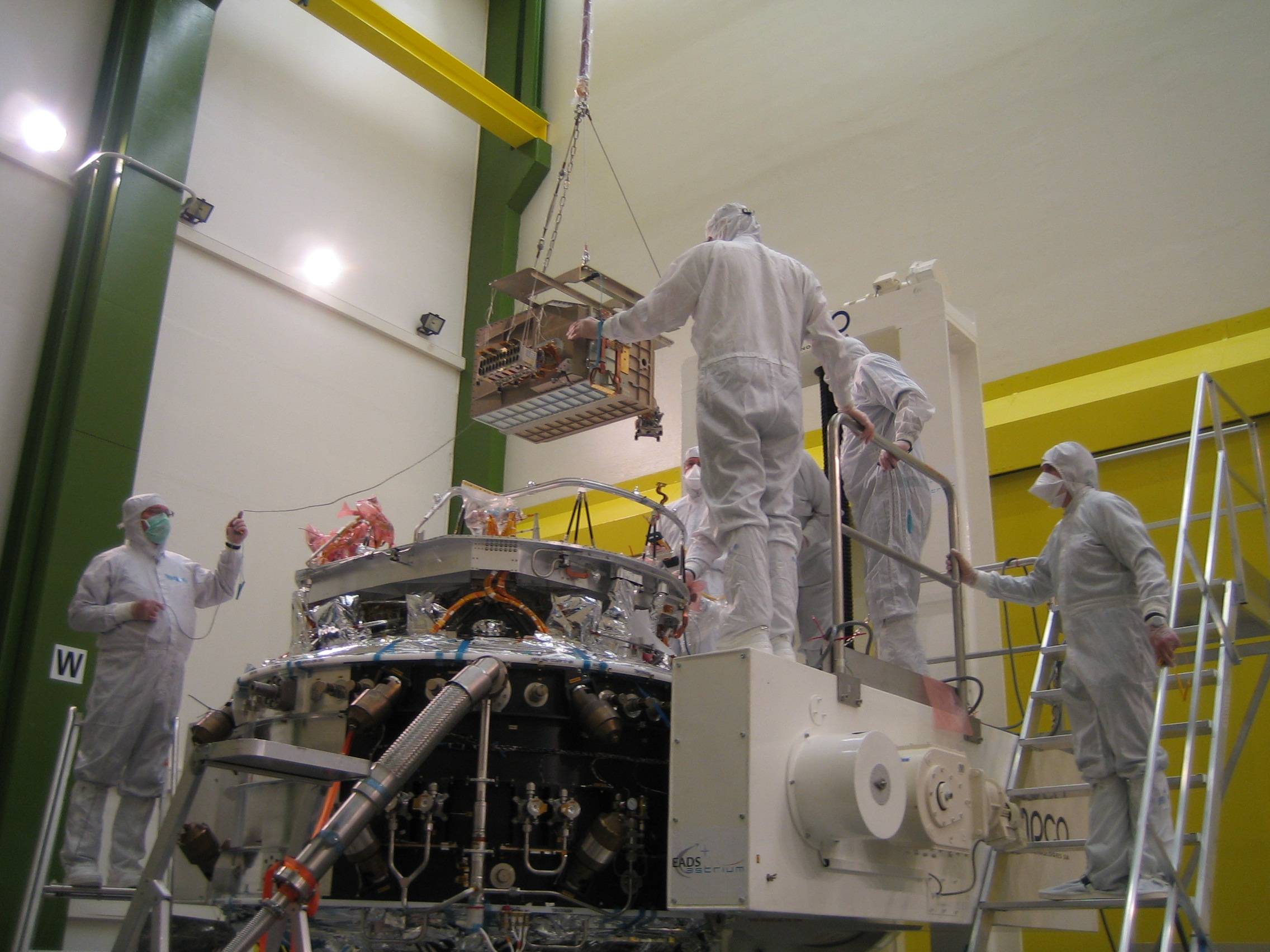 SPIRE FM FPU mounted on the Herschel flight cryostat optical bench in Astrium, Friedrichshafen, Germany. SPIRE FM FPU mounted on the Herschel flight cryostat optical bench in Astrium, Friedrichshafen, Germany.