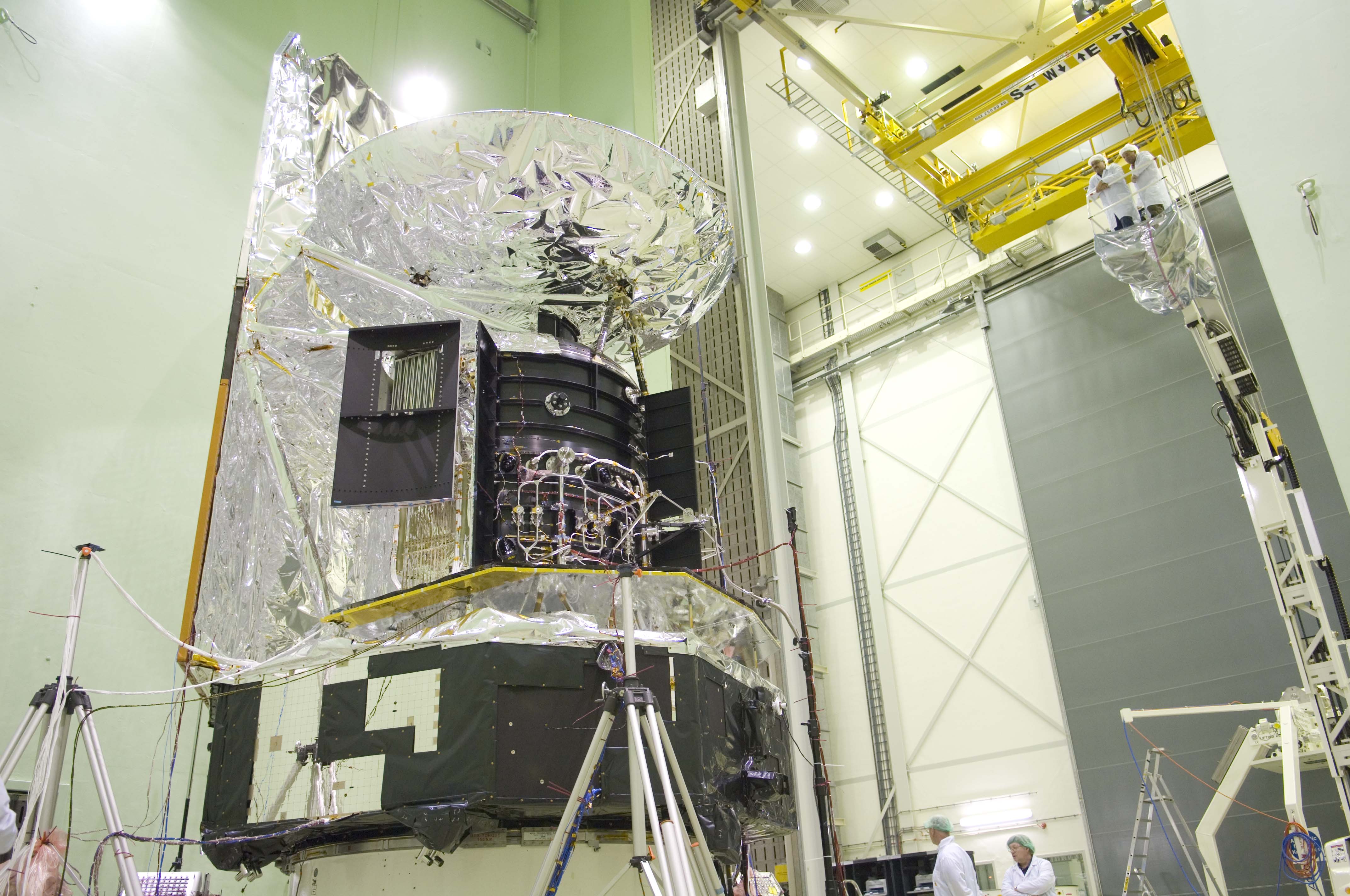Herschel final test preparations in the Large European Acoustic Facility (LEAF)
