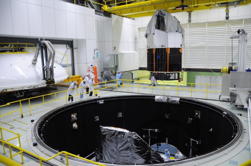 Herschel hoisted into the Large Space Simulator (LSS). Herschel hoisted into the Large Space Simulator (LSS).