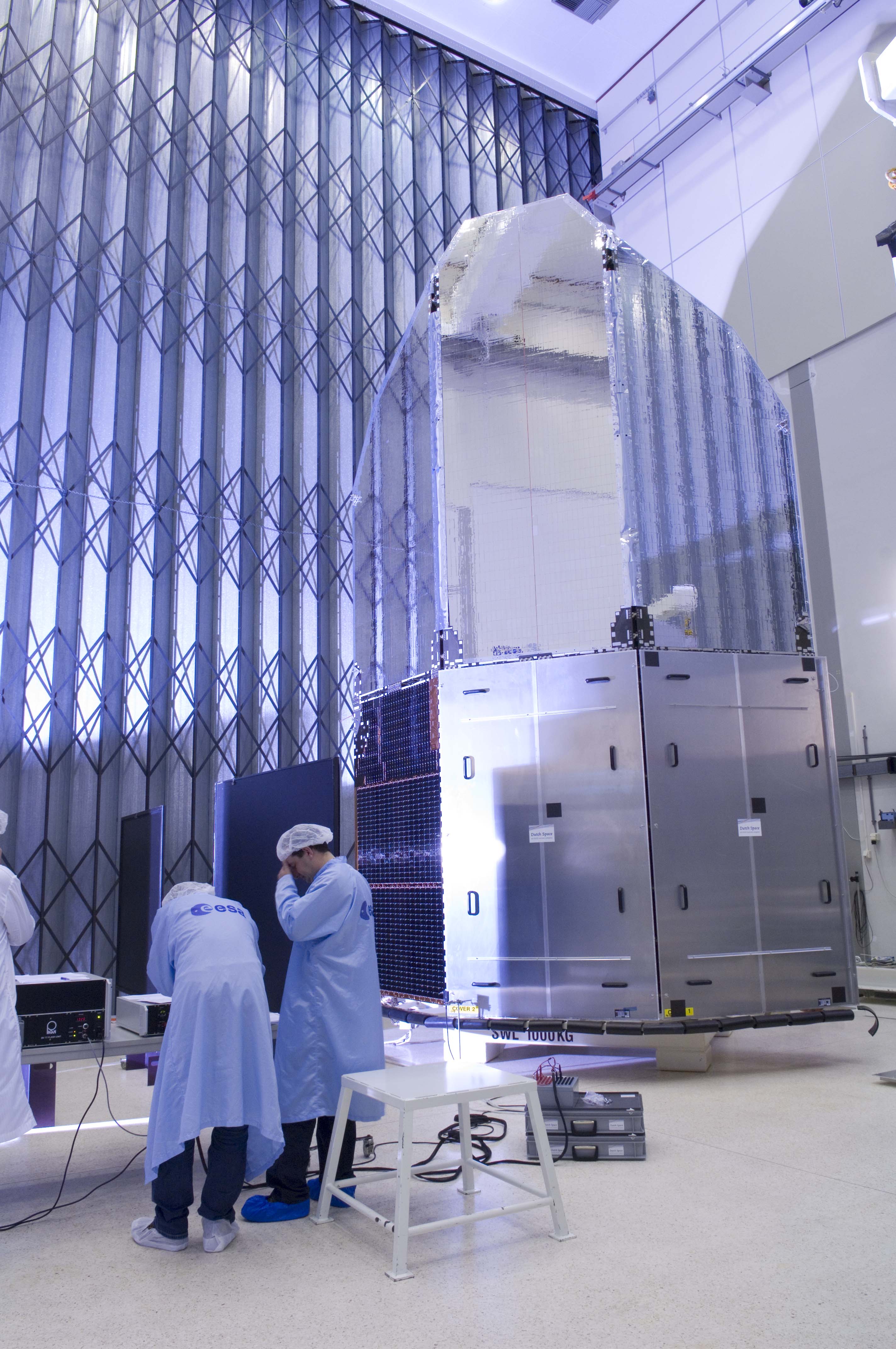 Herschel solar array flashertests Herschel solar array flashertests