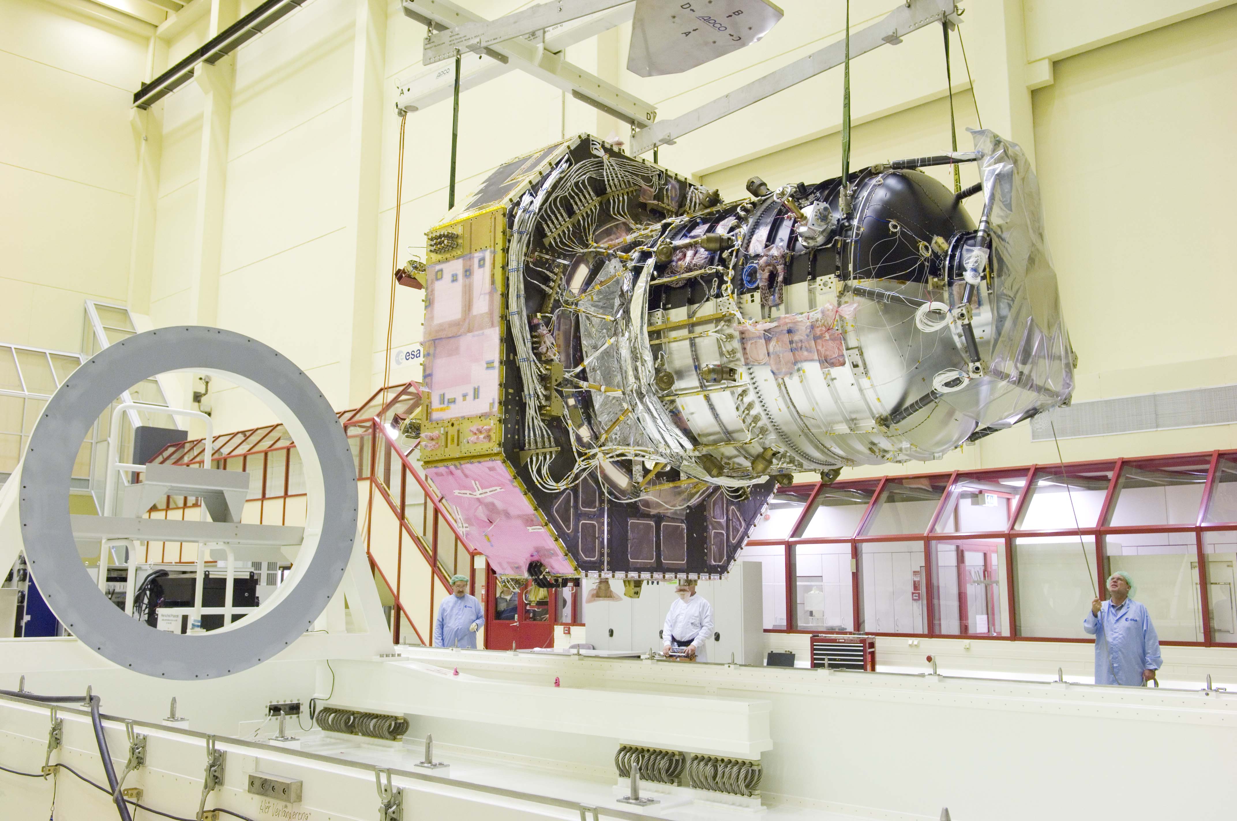 The Herschel Flight Model spacecraft is lifted from its transport container to be placed on its Multi Purpose Trolley. The Herschel Flight Model spacecraft is lifted from its transport container to be placed on its Multi Purpose Trolley.