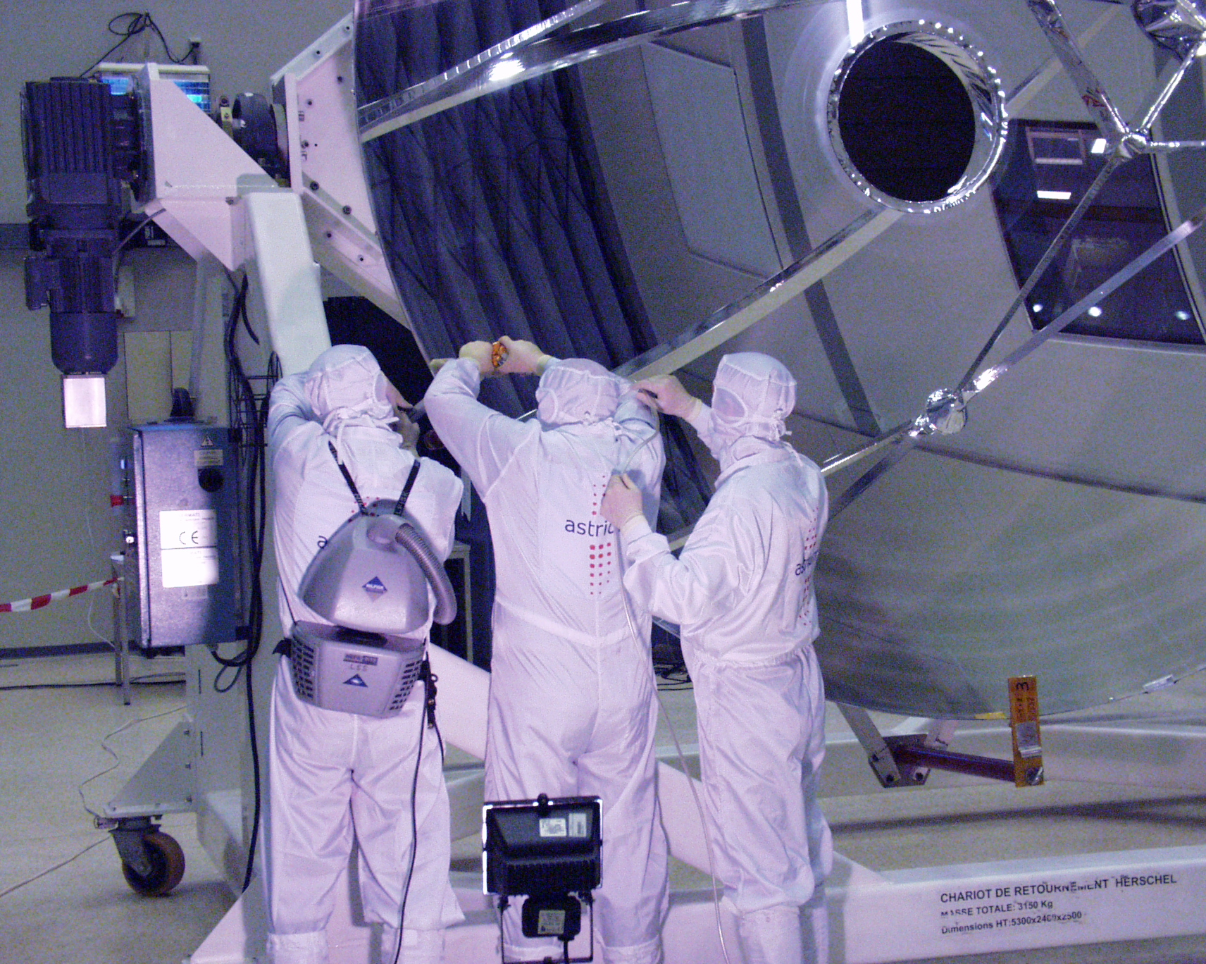 Herschel flight telescope unpacked and inspected