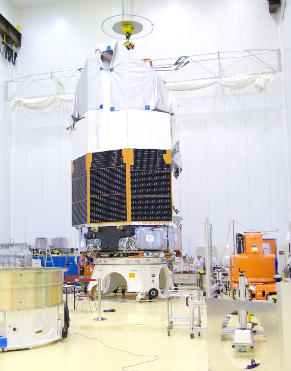 Weighing the Herschel spacecraft in the S1B building