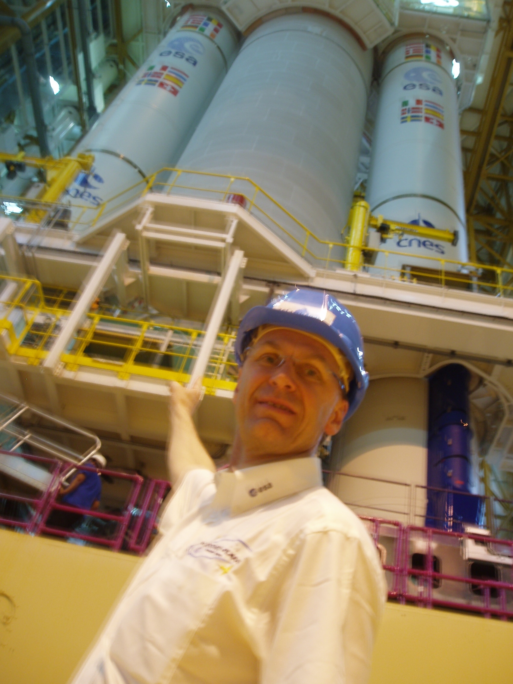 Ariane 5 ECA launcher (v188) and Göran Pilbratt (Herschel Project Scientist) inside the BIL