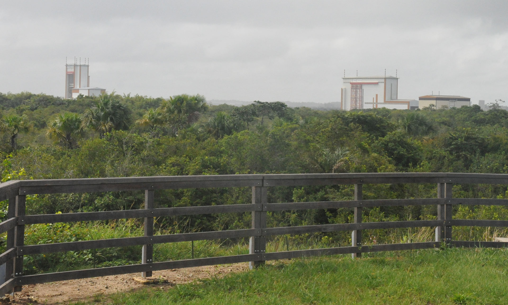 BIL (Bâtiment d'Intégration du Lanceur) and BAF (Bâtiment d'Assemblage Final) in CSG Kourou BIL (Bâtiment d'Intégration du Lanceur) and BAF (Bâtiment d'Assemblage Final) in CSG Kourou