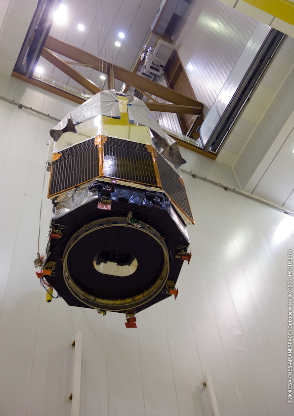 Herschel spacecraft integrated onto the Ariane 5 ECA launcher