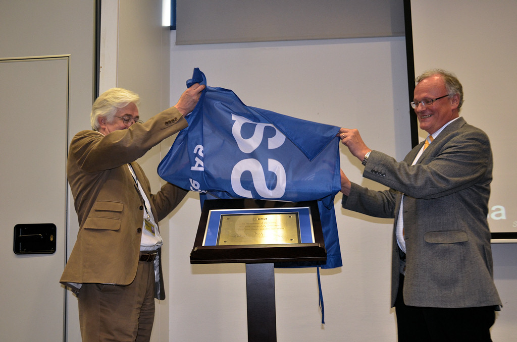 Herschel and Planck teams recognition plaque unveiling and Prof. David Southwood's Farewell events at ESAC Herschel and Planck teams recognition plaque unveiling and Prof. David Southwood's Farewell events at ESAC